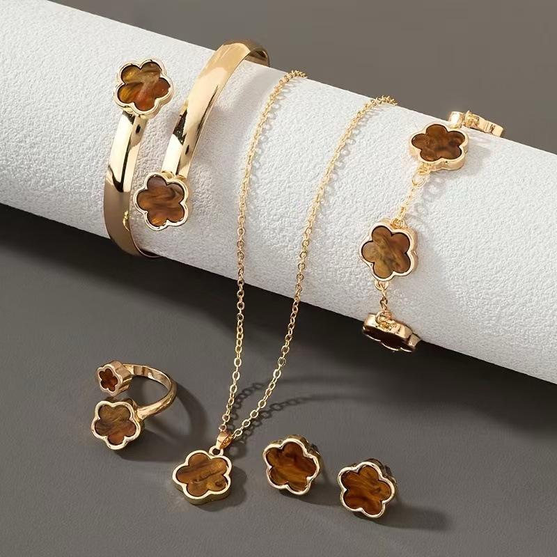 Clover Jewelry Set Brown