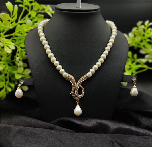 Diva Exquisite Pearl Necklace Set With Radiant Pendant & Earrings