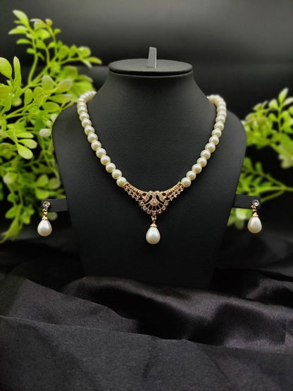 Diva Regal Pearl Embrace Necklace Set